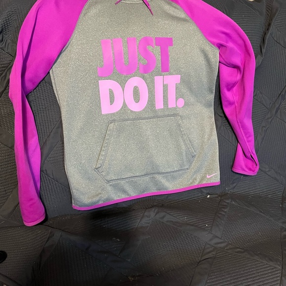 EUC CUTE WOMENS ONE OF A MOMS NIKE DRI FIT SIZE SMALL - Picture 2 of 6